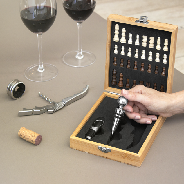 SET DE VINOS CON JUEGO DE AJEDREZ "CHESSY"