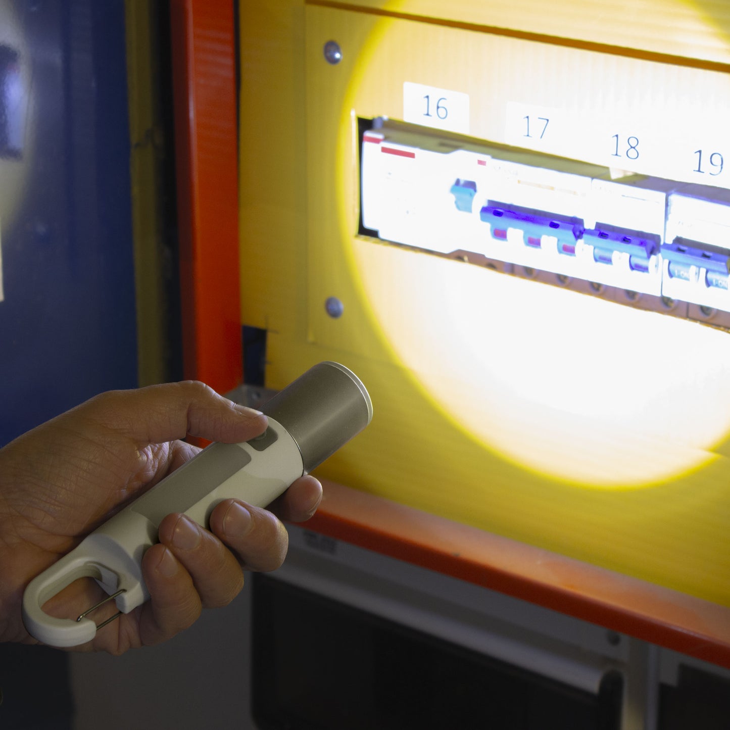 LINTERNA FUNCIONAL "SPARK"